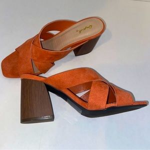 NWT Qupid heels size 7. Purchased from Vici. Pumpkin orange with brown heels
